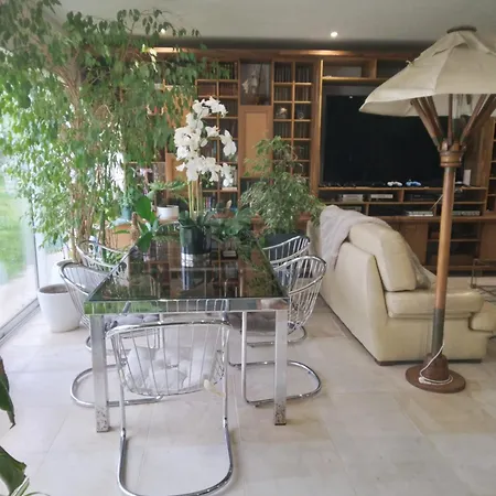 Parfums De Monet Bed & Breakfast *